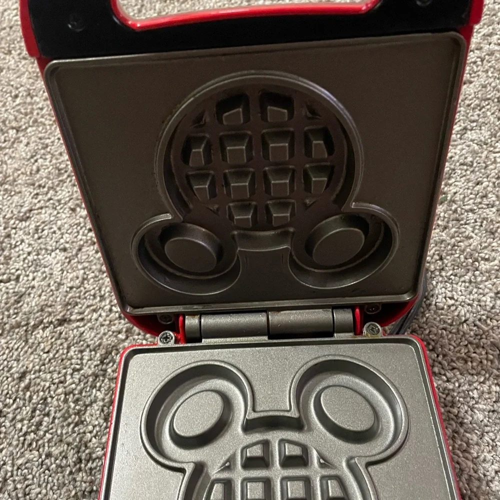 Disney Mickey Mouse Mini‎ waffle maker Red/Black like new clean condition